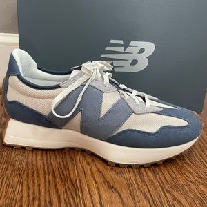 New in box! New balance 327’s women size 9.5 or Men’s 8